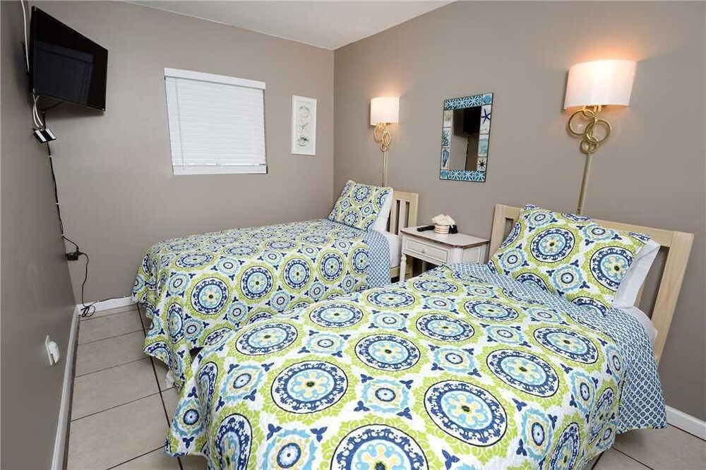 Regency Towers 624 Three Bedroom Condo - photo 6