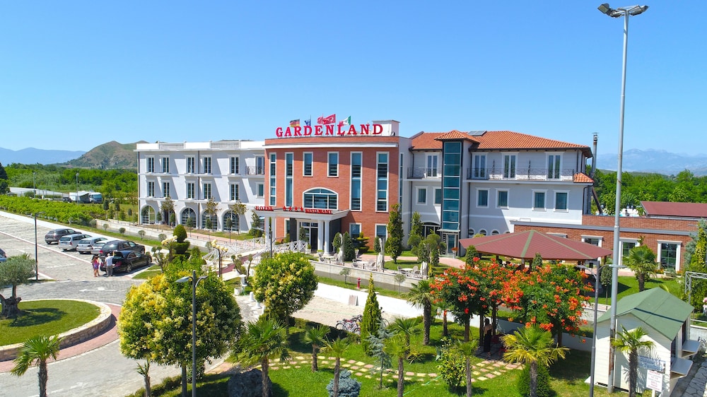 Gardenland Resort — Bushat