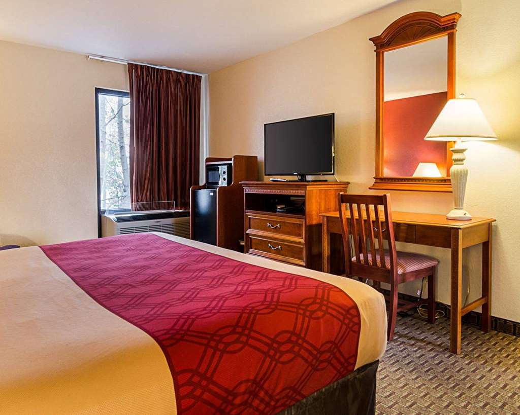 Econo Lodge Richmond North - photo 13
