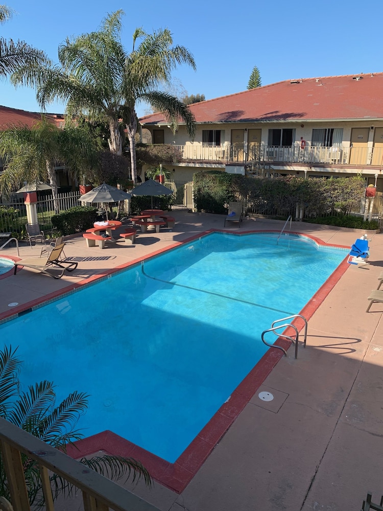 California Suites Hotel - photo 28