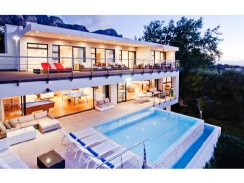 Blue Emerald Villa — 4-Star Luxury Hotel in Cape Town, South Africa