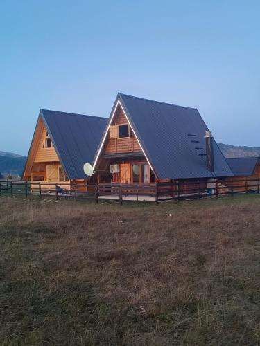 Brvnare Vujičic in Zabljak, Montenegro