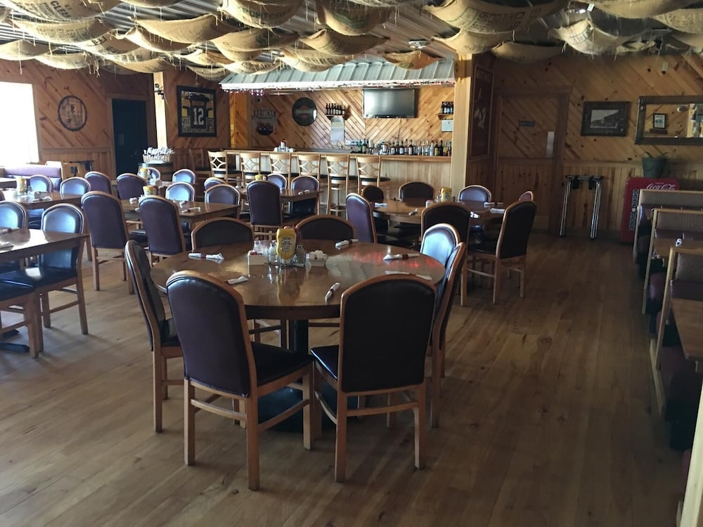 Southfork Motel - photo 14