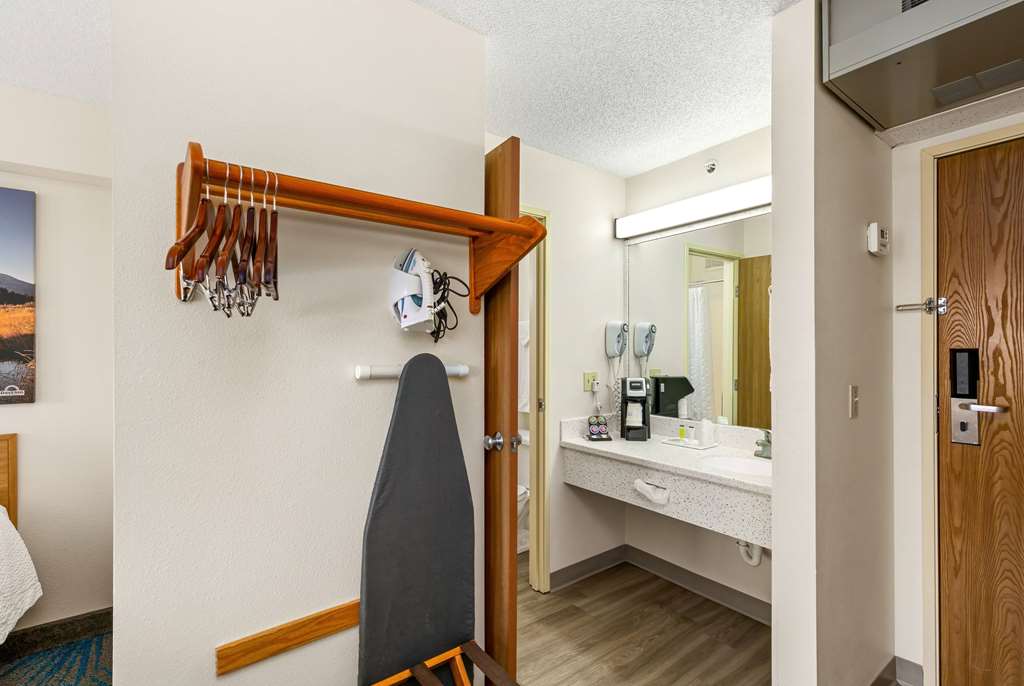 Days Inn by Wyndham Great Falls - photo 40