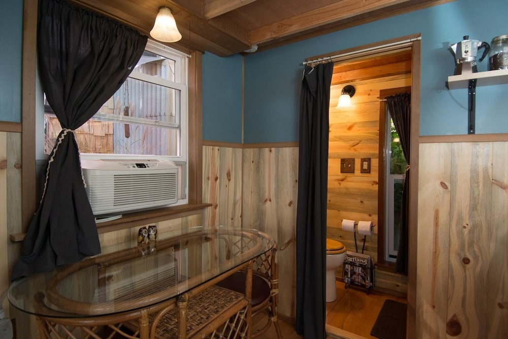 Caravan The Tiny House Hotel - photo 21