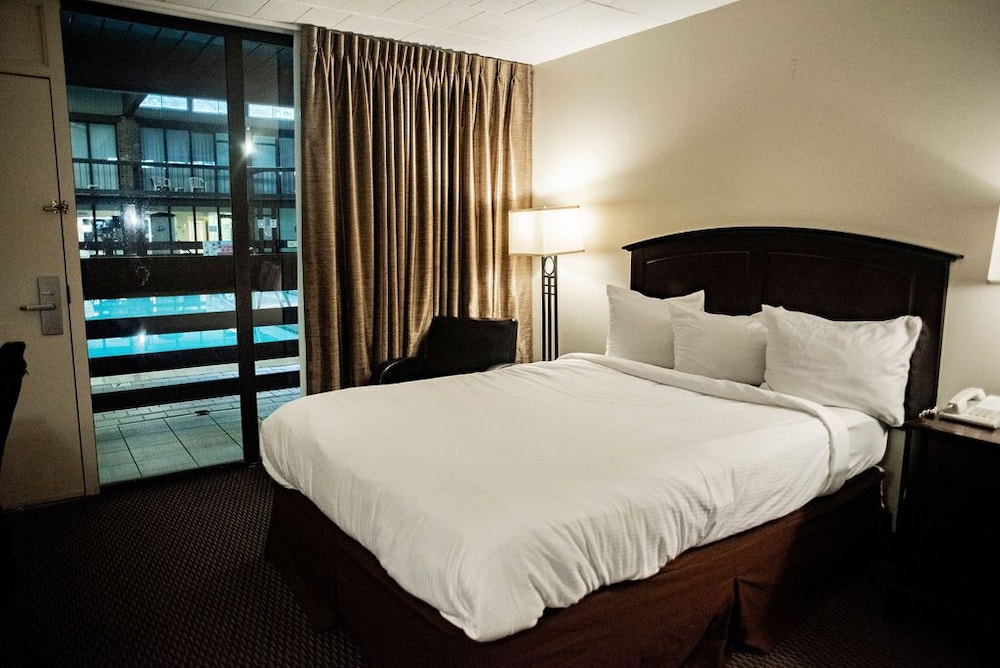 Ramada Conference Center Altoona - photo 10