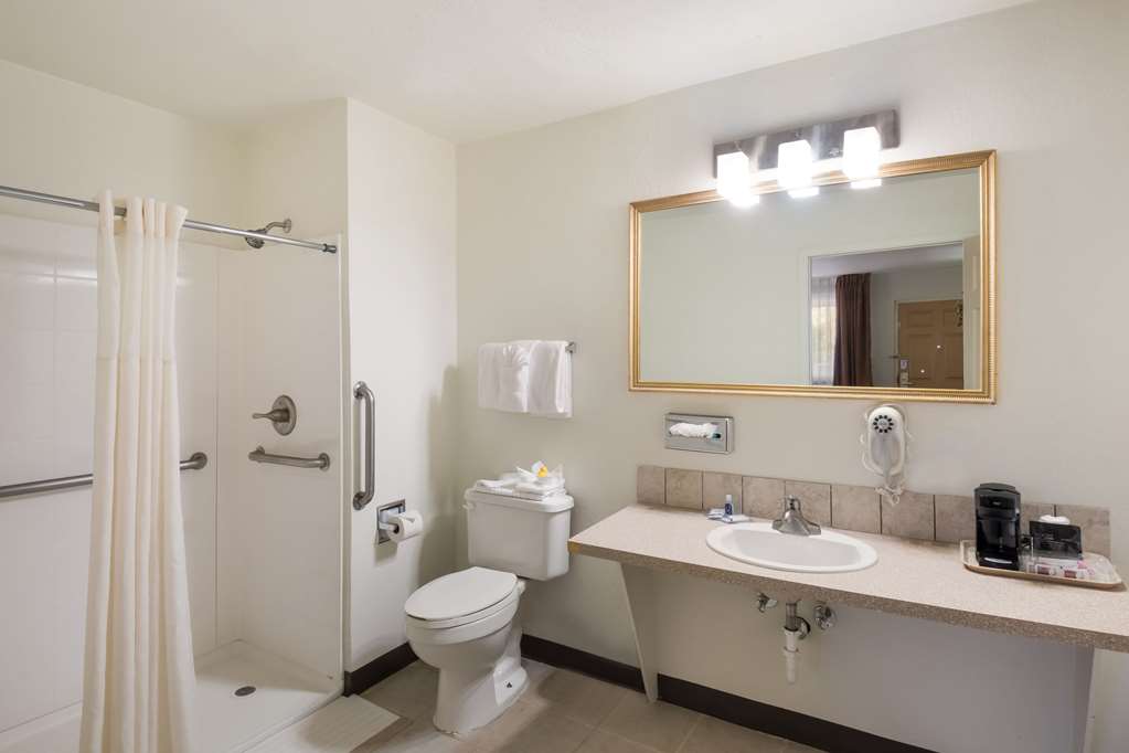 Rodeway Inn Fort Morgan - photo 11
