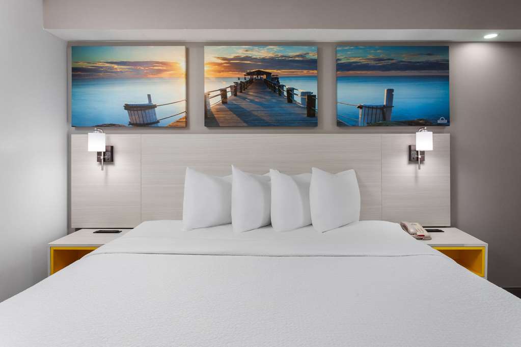 Days Inn by Wyndham Baltimore Northwest - photo 12