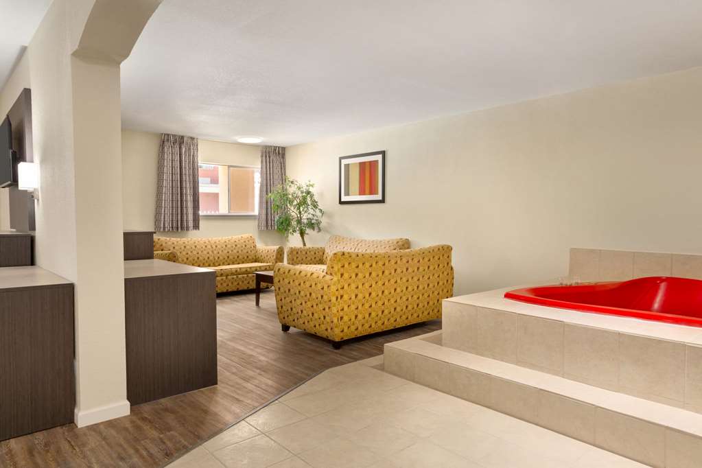 Days Inn by Wyndham Lawton - photo 33