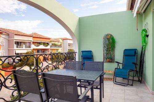 Appartement T2 entièrement rénové — 4-Star Luxury Hotel in Saint-Cyr-Sur-Mer, France
