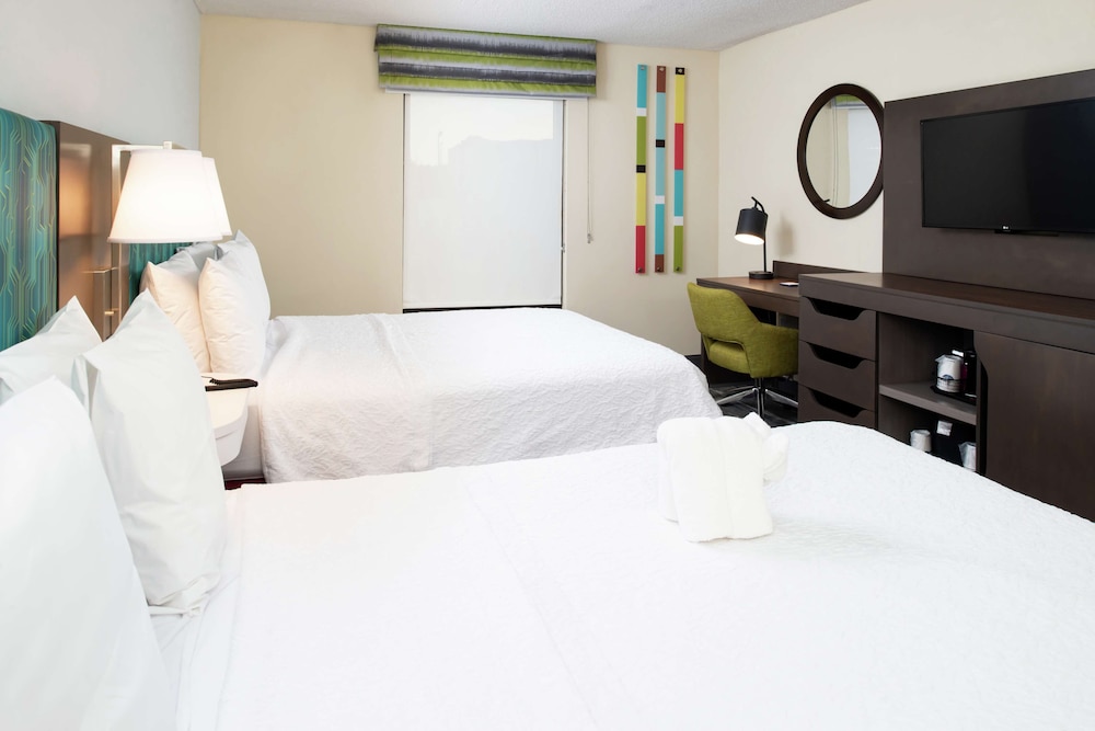 Hampton Inn Greensboro Airport - photo 20