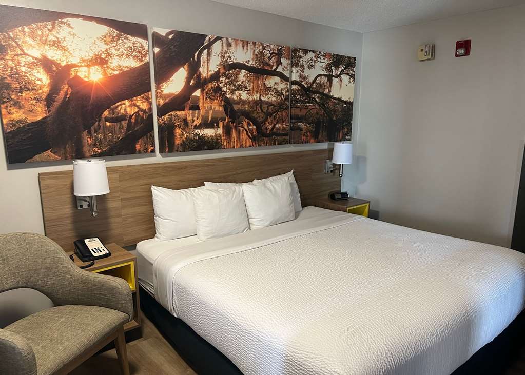 Days Inn by Wyndham Valdosta I 75 - photo 12