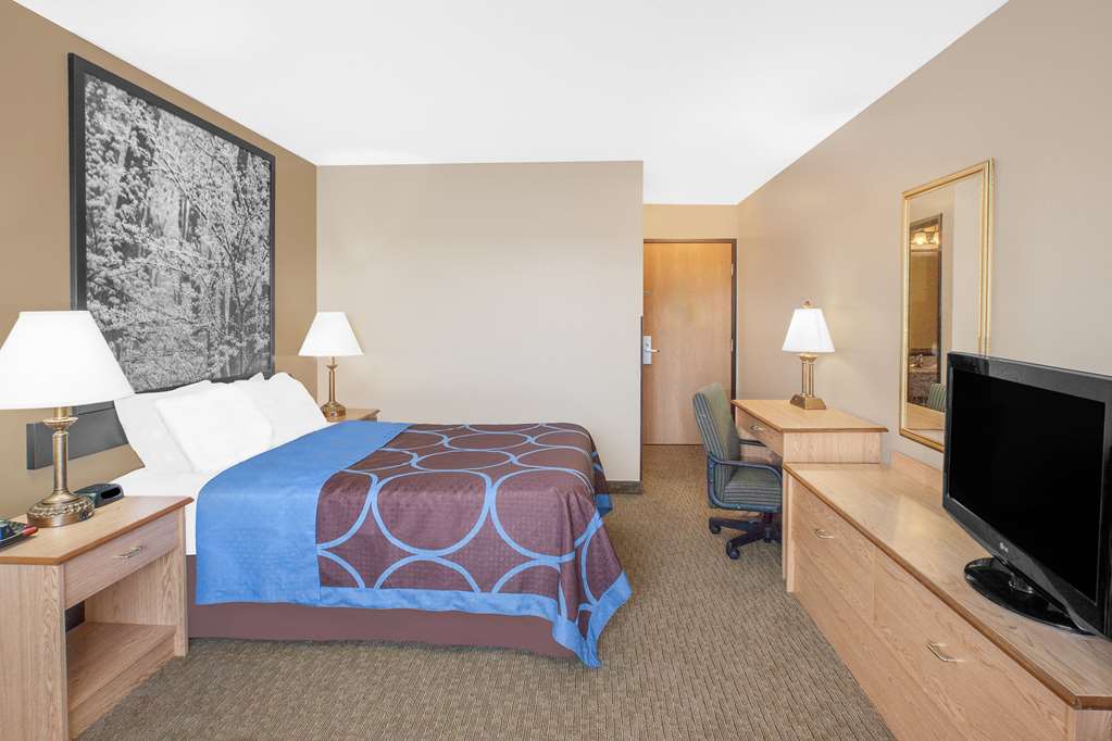 Super 8 by Wyndham Seville - photo 8