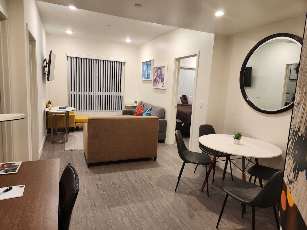 Urban Chic Apart Hotels in Central LA - photo 16