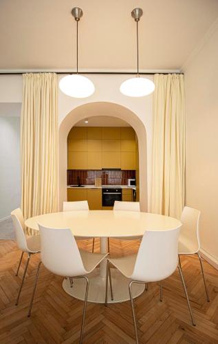 Chic 3BR Apt Near Fabrika By Wehost