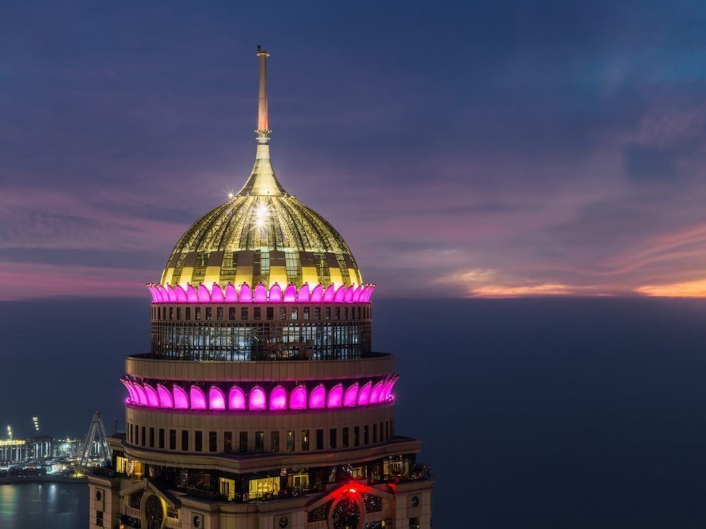 Lux BnB Princess Tower Ocean Views Dubai — 5-Star Luxury Hotel in Dubai, United Arab Emirates