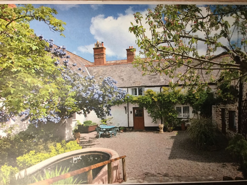 Steps Farmhouse — 4-Star Luxury Hotel in Minehead, United Kingdom