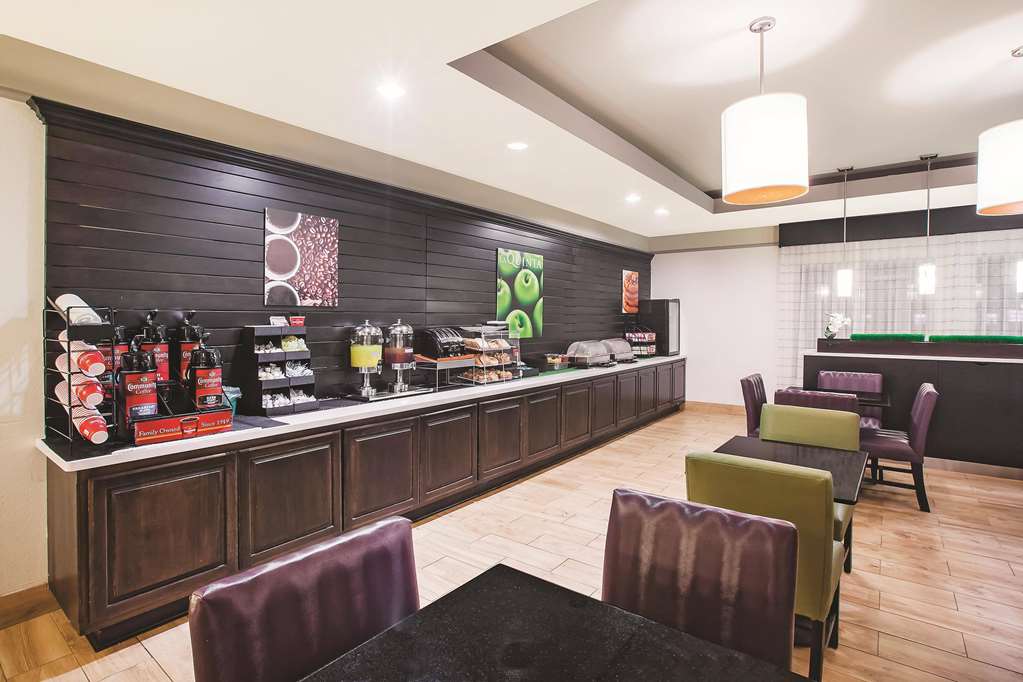 La Quinta Inn & Suites by Wyndham Beaumont West - photo 37