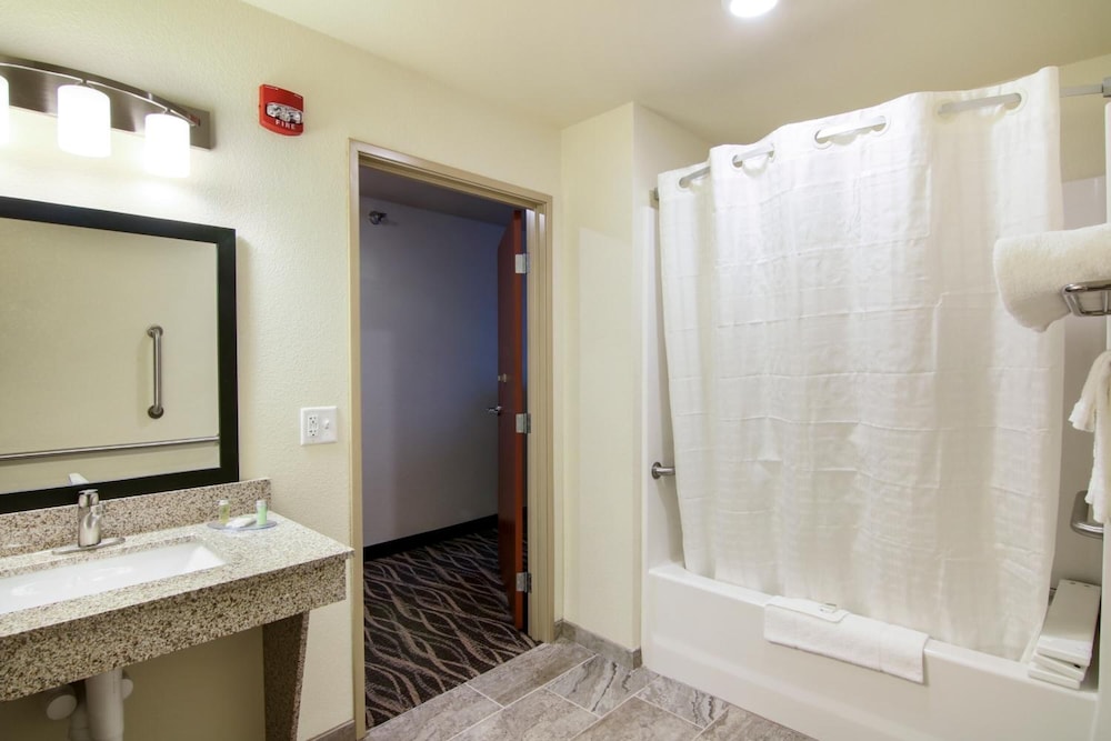 Cobblestone Inn & Suites Fairfield Bay - photo 26