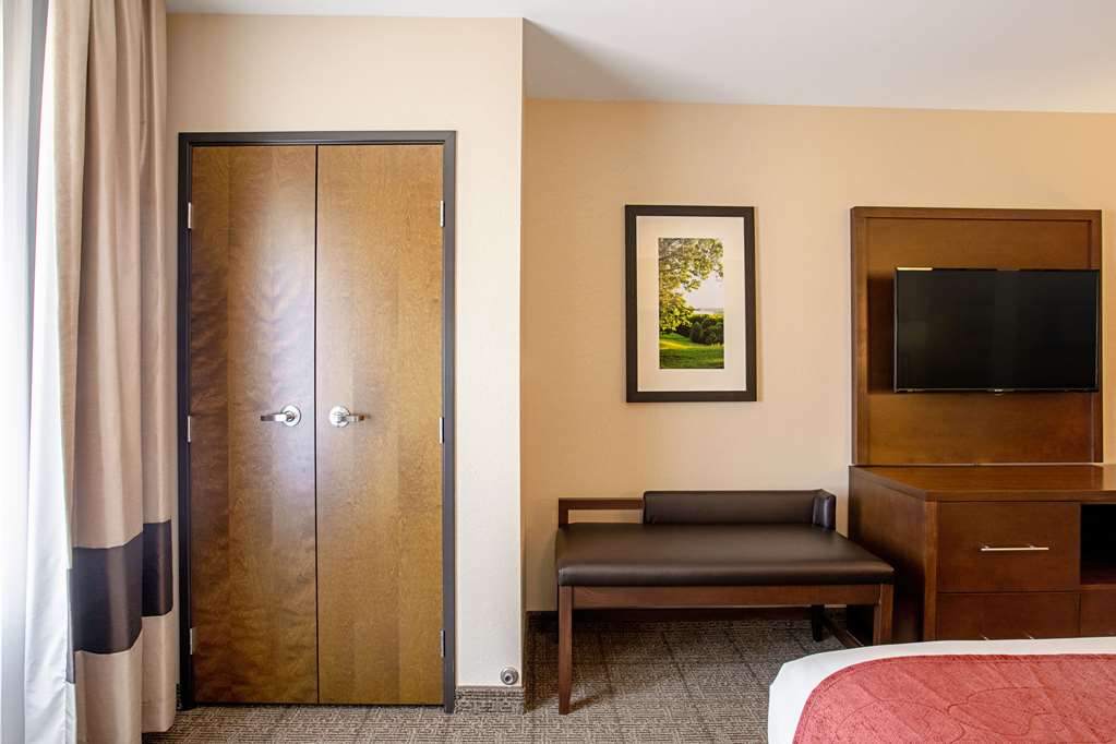Comfort Suites Fishkill near Interstate 84 - photo 22