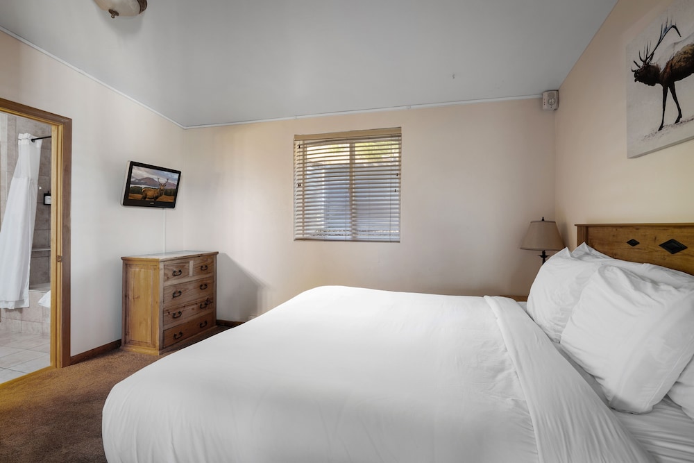 Elk Refuge Inn - photo 23