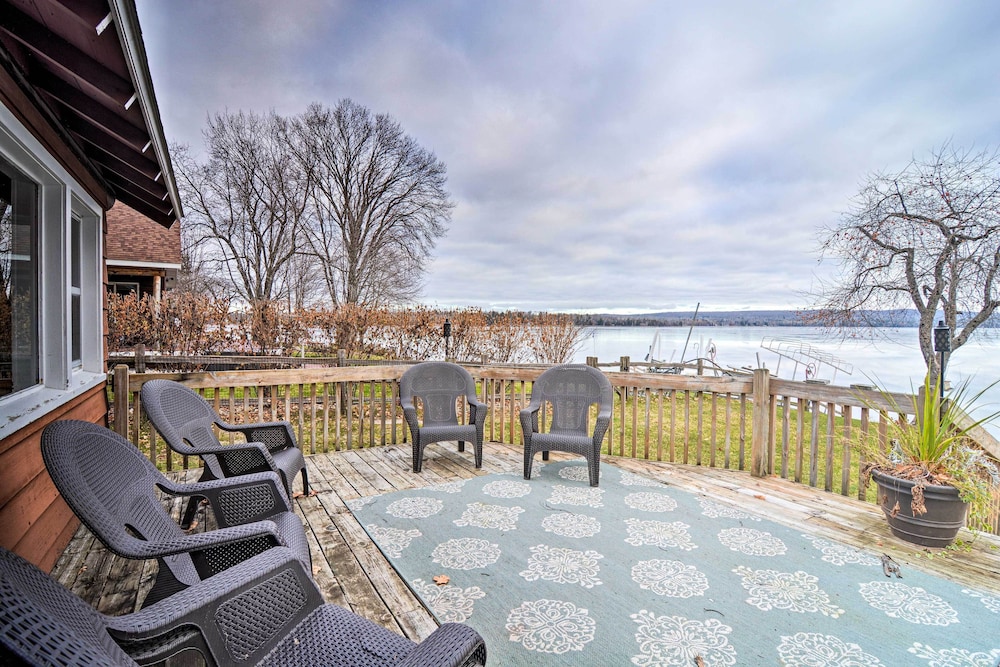Pickerel Lake Retreat w Grill 15 Mi to Ski in Petoskey, United States
