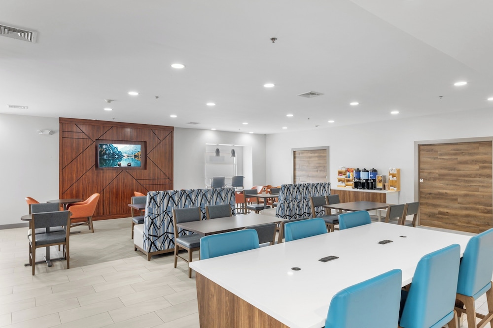 Holiday Inn Express Hartford Newington by IHG - photo 50