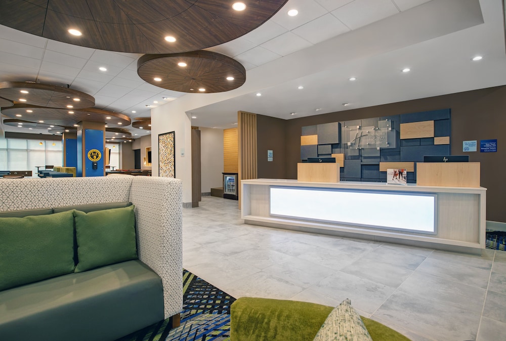 Holiday Inn Express Milwaukee Downtown by IHG - photo 45