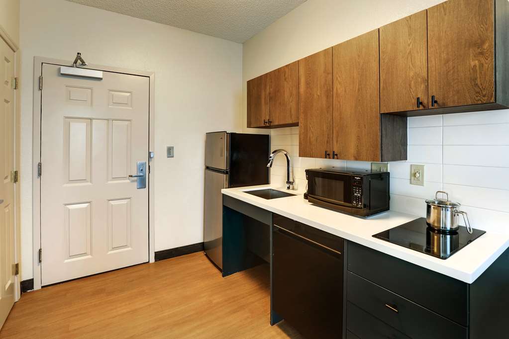 Sonesta Simply Suites Miami Airport Doral - photo 35