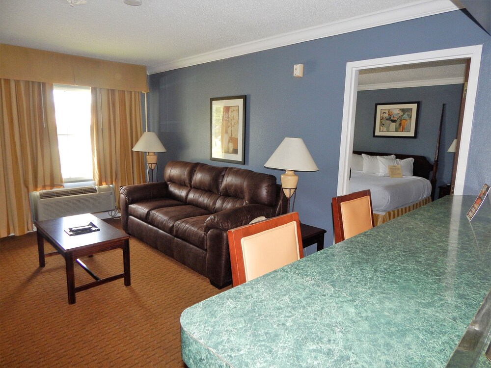 Richmond Suites Hotel - photo 24