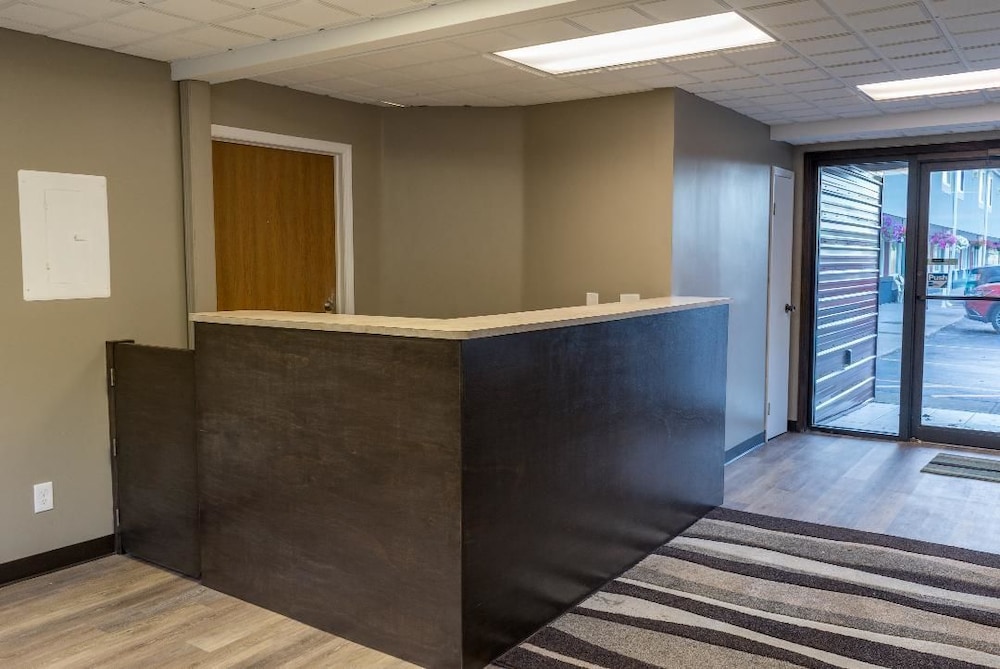 Relax Inn Batavia - photo 4