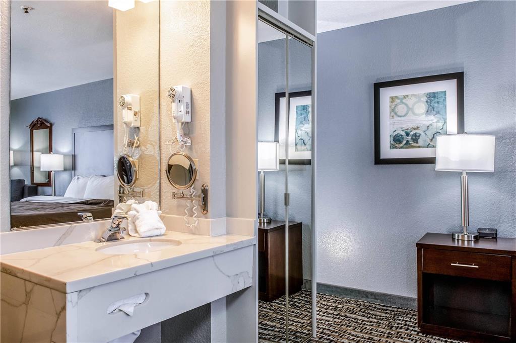 Clarion Hotel By Humboldt Bay - photo 9