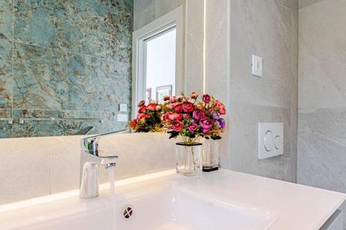Villa Korcula Grandeur 5 Bedrooms Stunning Waterfront Setting Sea Access — 4-Star Luxury Hotel in Blato, Croatia