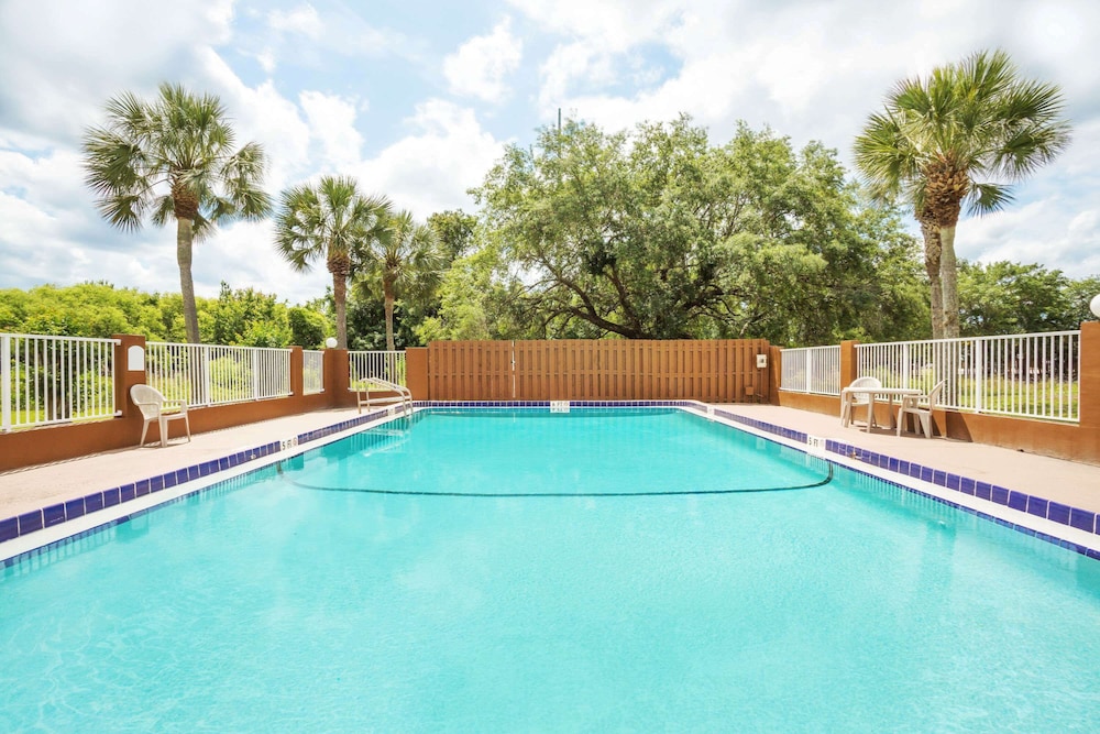 Super 8 by Wyndham St. Augustine - photo 13