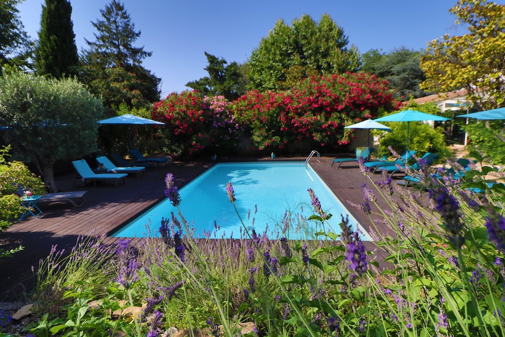Le Mas de Bertagne Chambres d'Hôtes — 4-Star Luxury Hotel in Gemenos, France