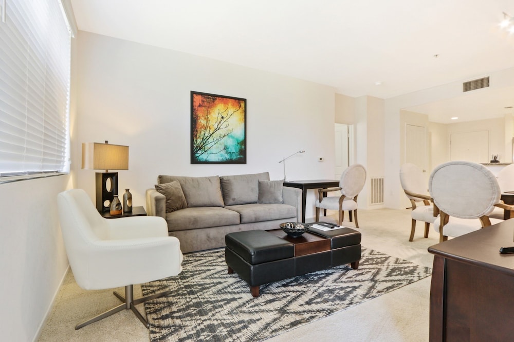 Global Luxury Suites at The Village - photo 29