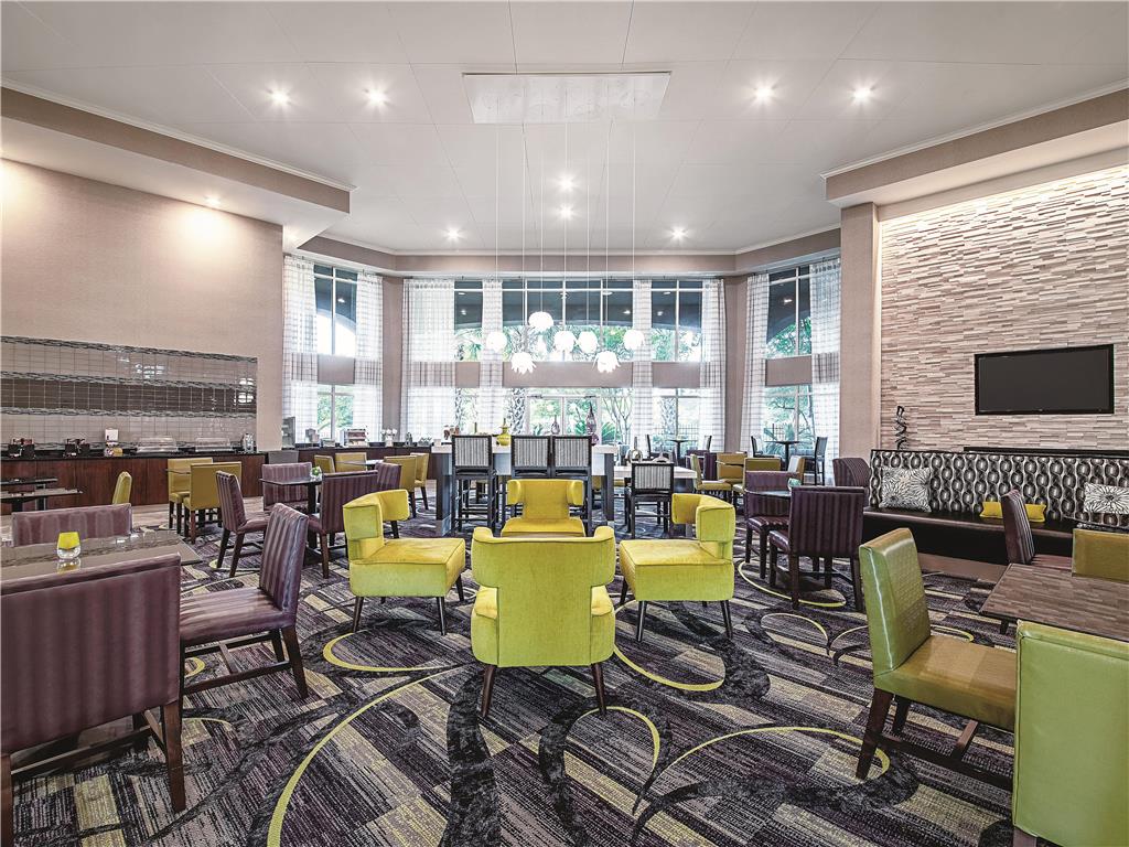La Quinta Inn & Suites by Wyndham Austin Airport - photo 51