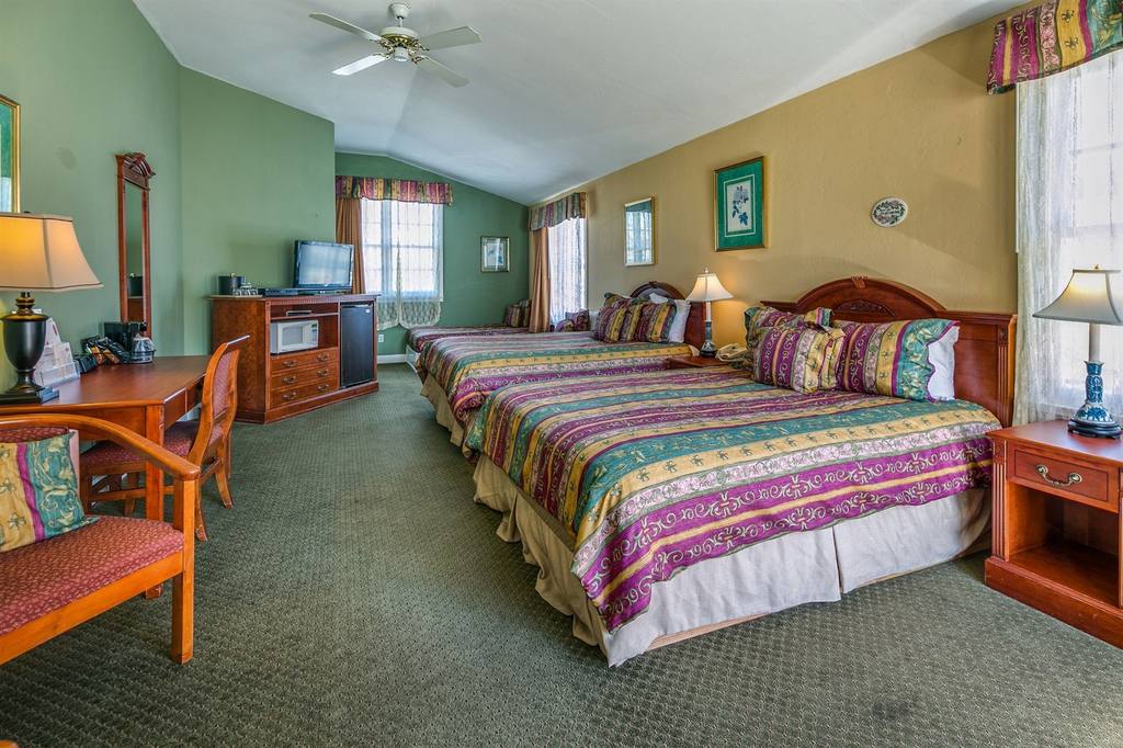 Rose Garden Inn - photo 6