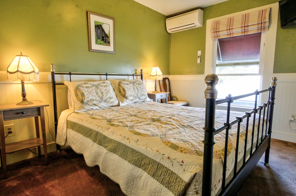 Hotel Charlotte - photo 8