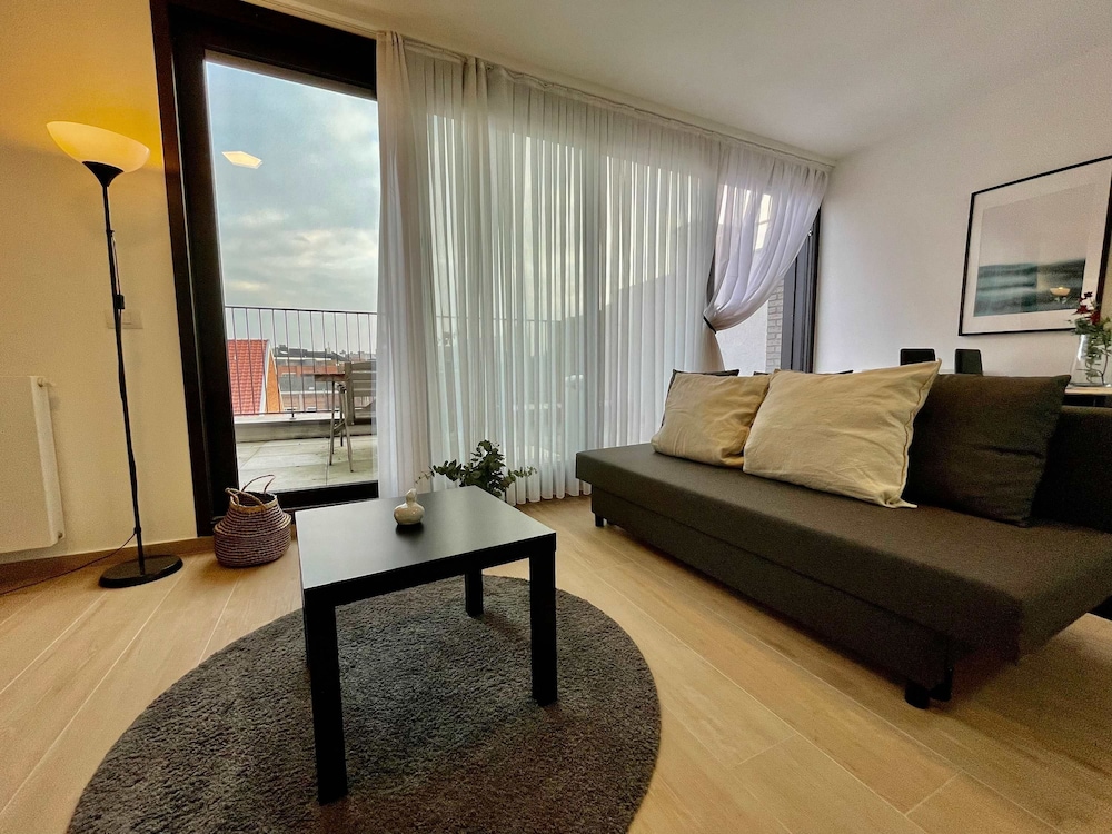Modern 1BR Near Diamond District by Oneluxstay in Antwerpen, Belgium