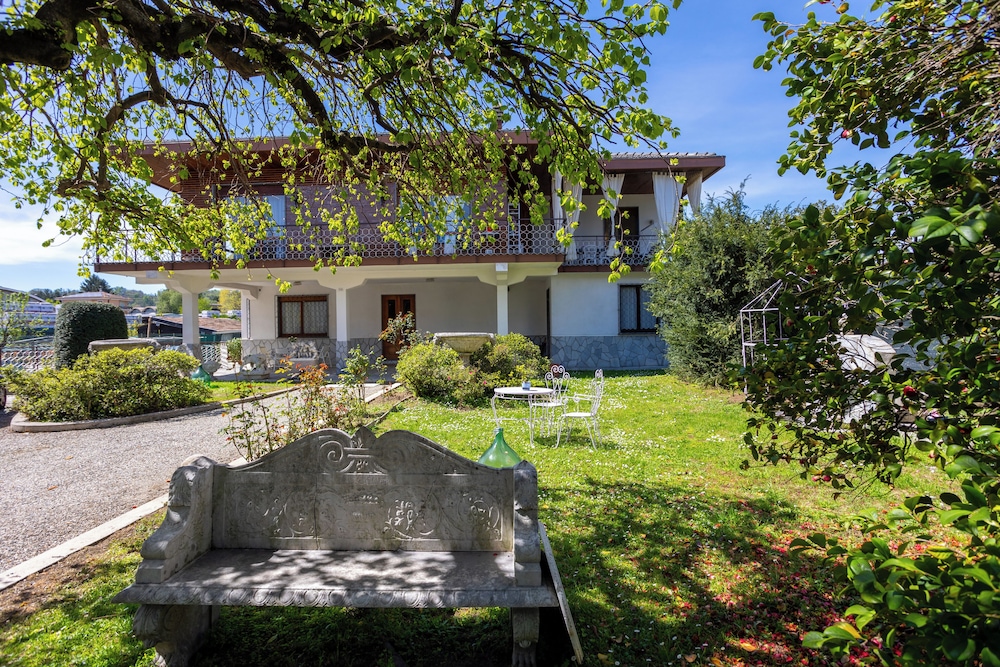 Villa Gabri 1 e 2 — 4-Star Luxury Hotel in Arona, Italy