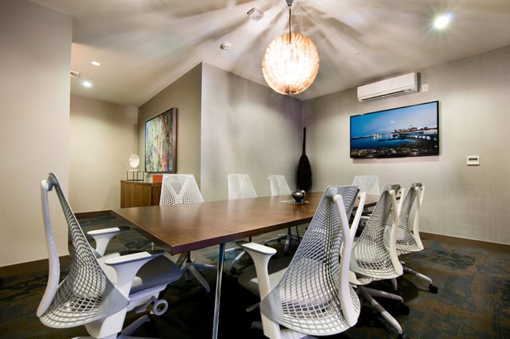 Global Luxury Suites East Boston - photo 54
