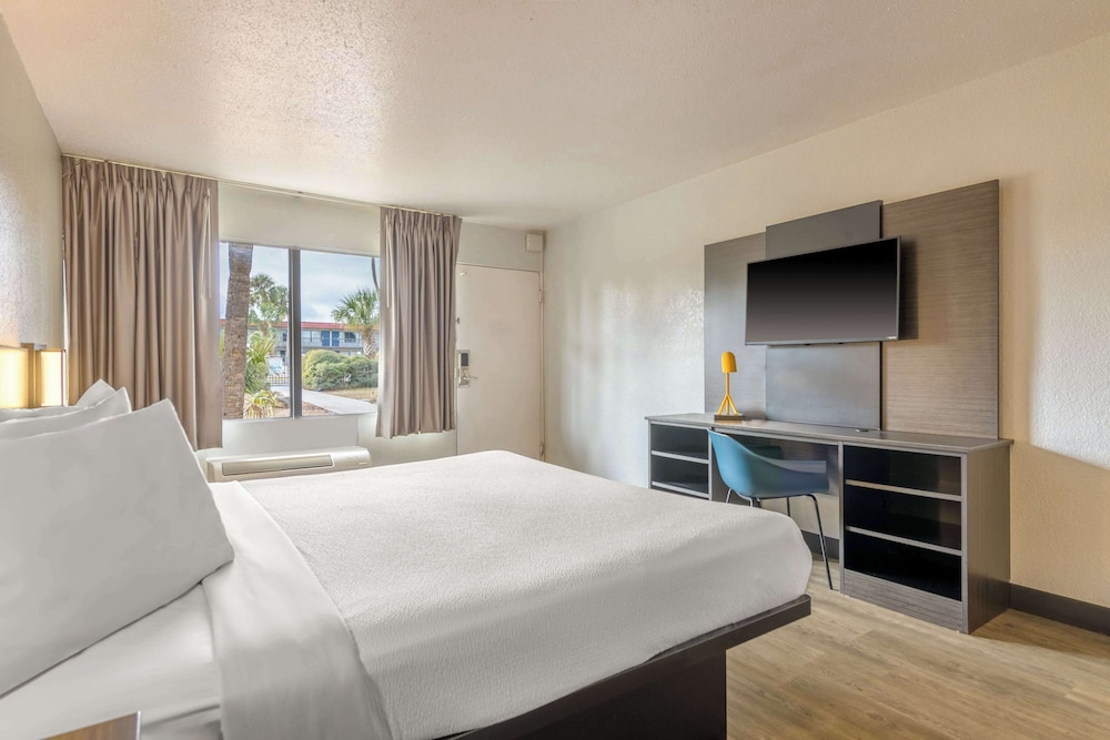 Motel 6 Spring Hill FL Weeki Wachee - photo 11