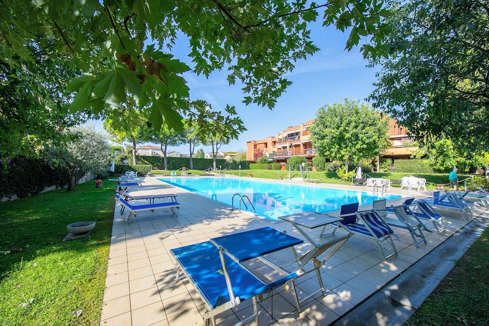 Green Tiffany Apartment — 4-Star Luxury Hotel in Desenzano Del Garda, Italy