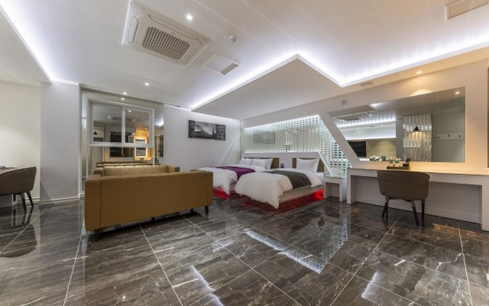 Theban Hotel in Waegwan, South Korea