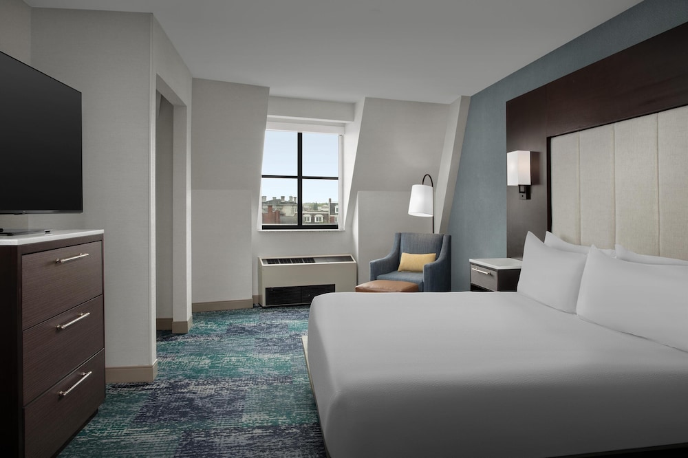 Hilton Garden Inn Portsmouth Downtown - photo 17
