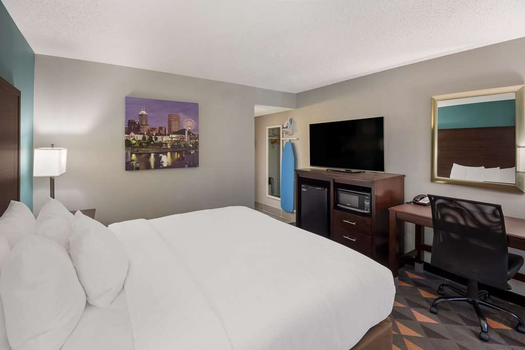 Clarion Pointe Indianapolis Northeast - photo 17