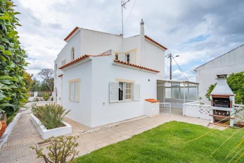 Villa Raposo — 4-Star Luxury Hotel in Porches, Portugal