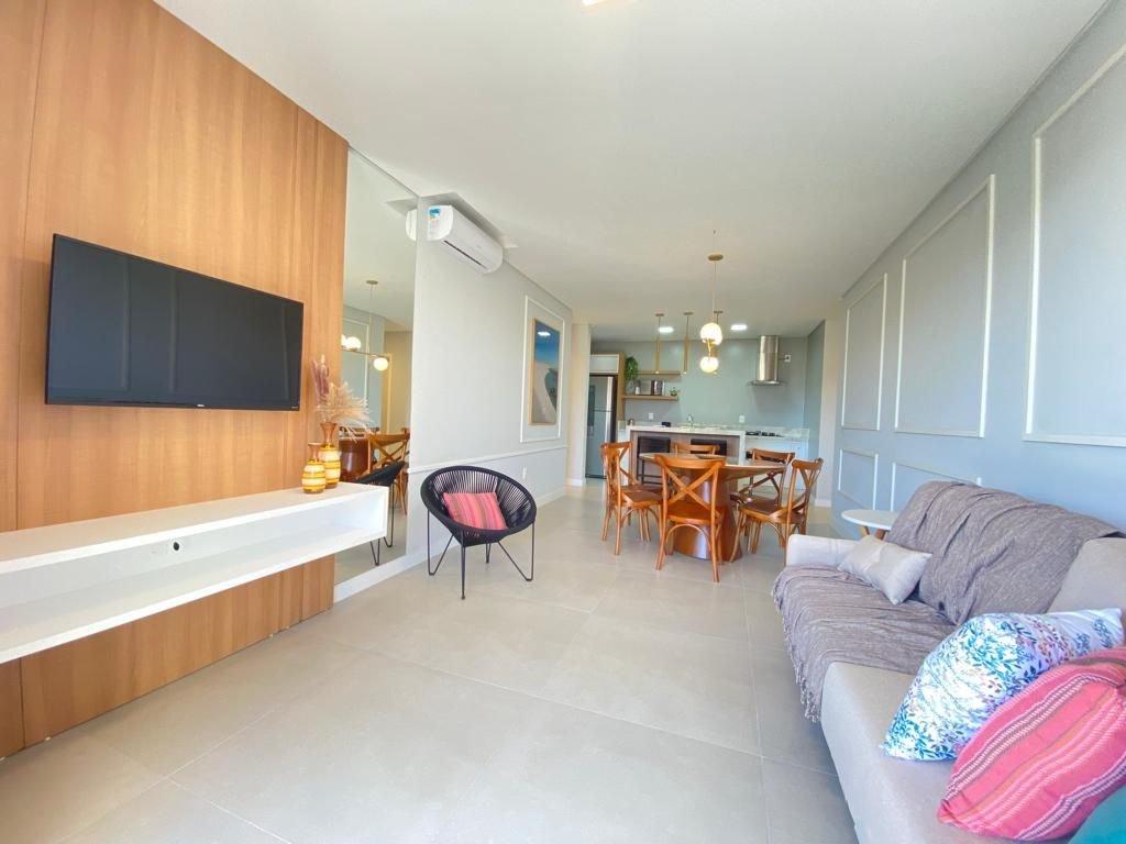 223F Belíssimo Apartamento em Canto Grande