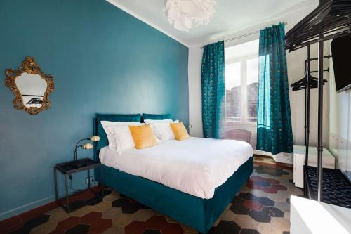 Cozy apartment in Trastevere — 4-Star Luxury Hotel in Rome, Italy